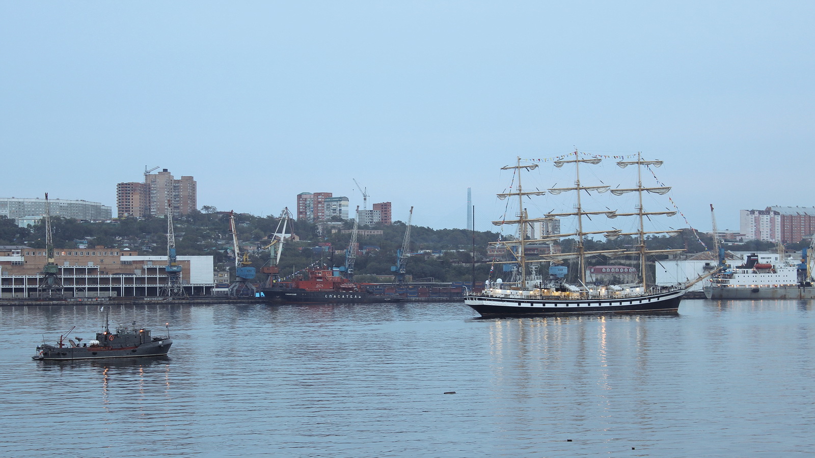 Неопознанное судно - тип Фламинго, Сибирский, Паллада. Far Eastern Basin