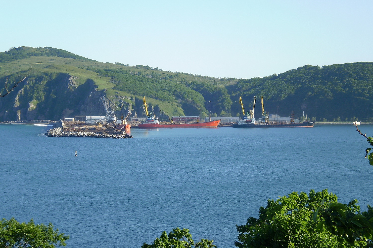 Платон Ойунский, Иван Строд, Валерий Кузьмин. Морской порт Пластун