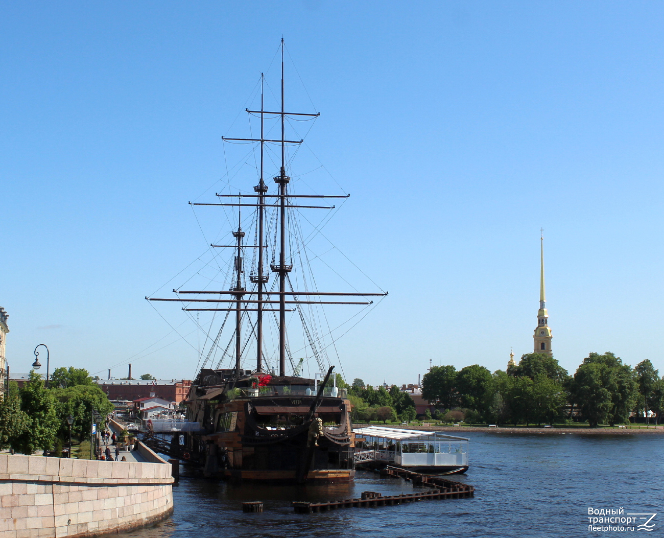 Летучий Голландец, Сервис-Фуд