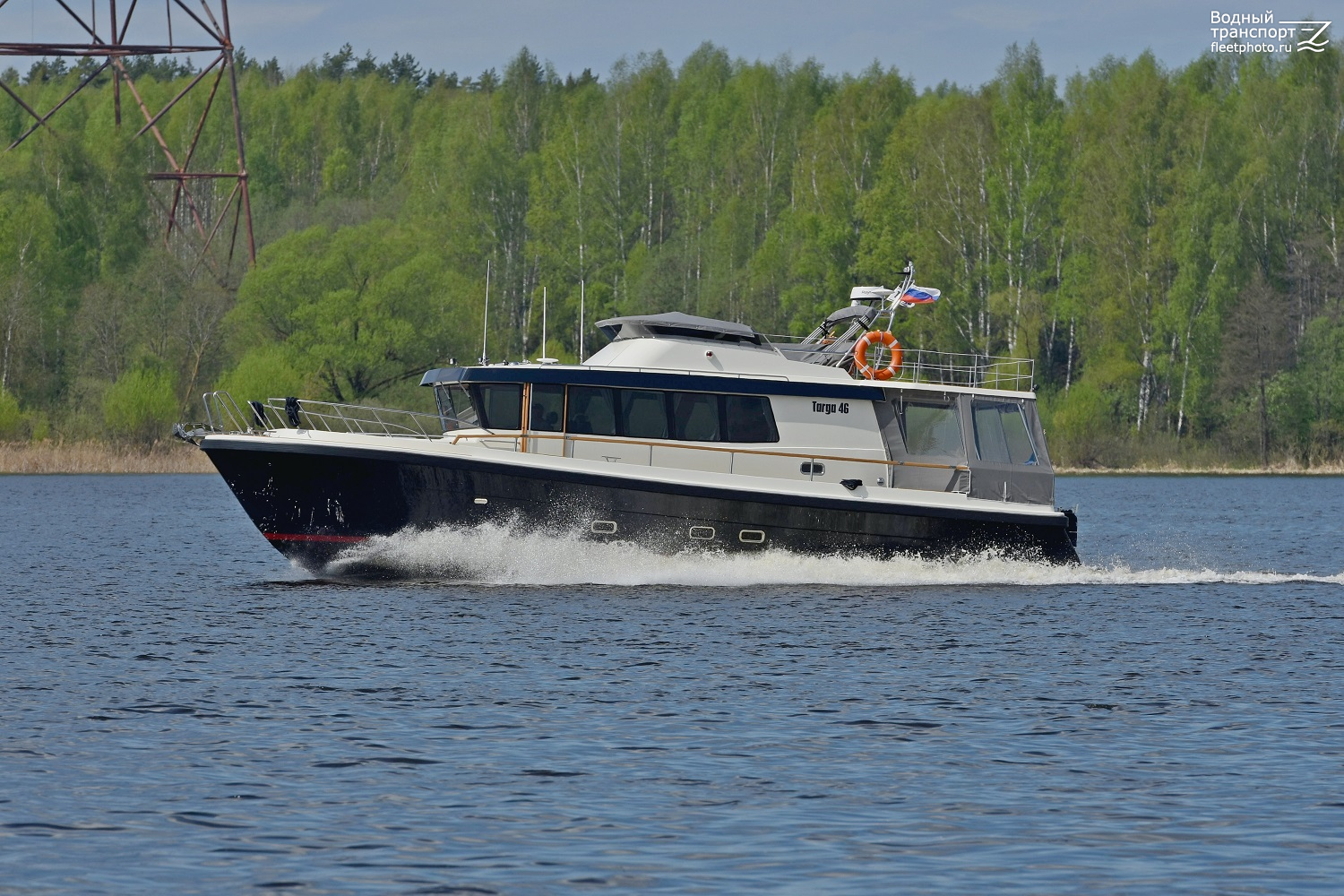Неопознанное судно - тип Targa 46. Неопознанные суда
