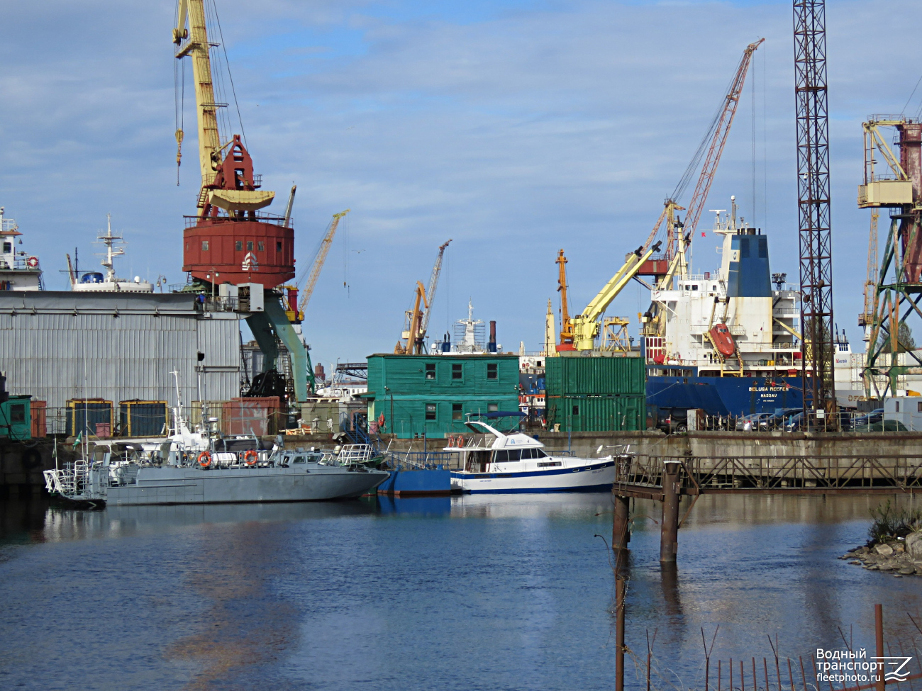 РЛА 21-32. Unidentified ships