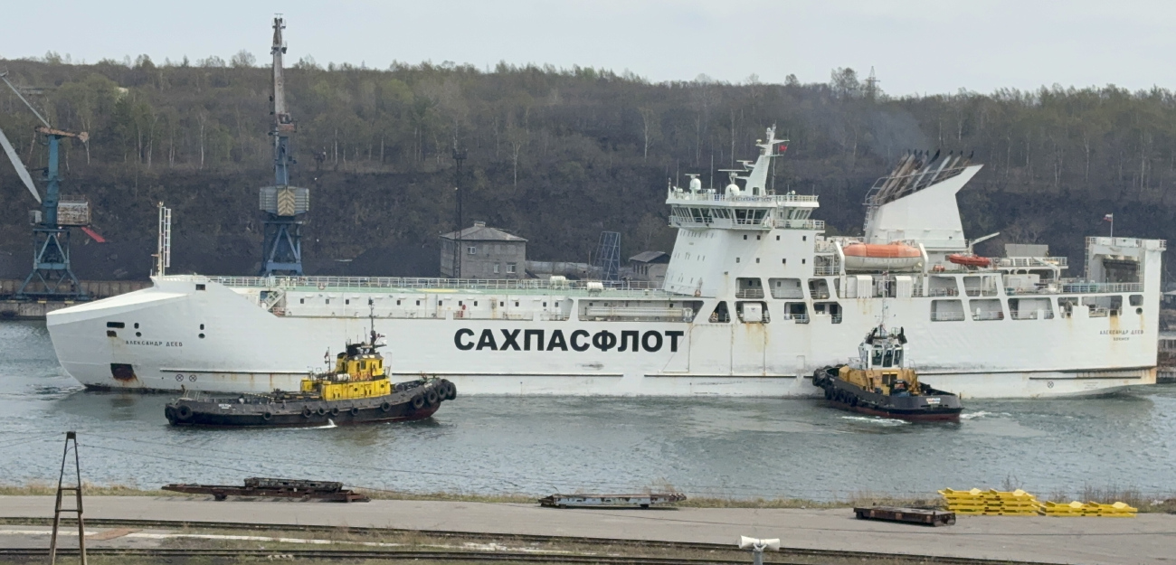 Сюркум, Александр Деев, Восток