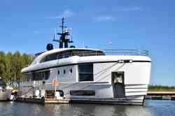 Неопознанная яхта- Azimut Magellano 30M (Azimut Magellano 30M, (нет)); Разное — Неопознанные суда