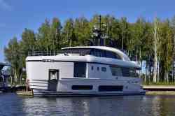 Неопознанная яхта- Azimut Magellano 30M (Azimut Magellano 30M, (нет))